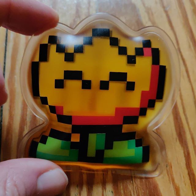 Shadowelf's tweet photo. Heute in meinem #Adventskalender: Ein Super-Mario-Feuerblumen-Handwärmer #GeekStuff #SuperMario #GeekKalender #Handwärmer #Feuerblume https://t.co/eFWFlppnix https://t.co/ZQPhlgPy51