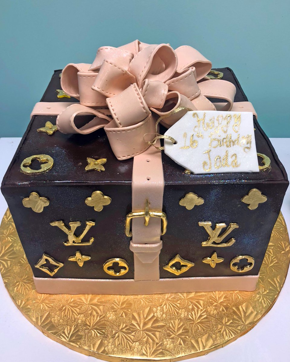sunfloursweets's tweet photo. We love this #LouisVuitton cake 🤩 Place your #customcake order today!
#sunflourbakeshop #fondant #birthdaycake https://t.co/wt9rKLLEkm