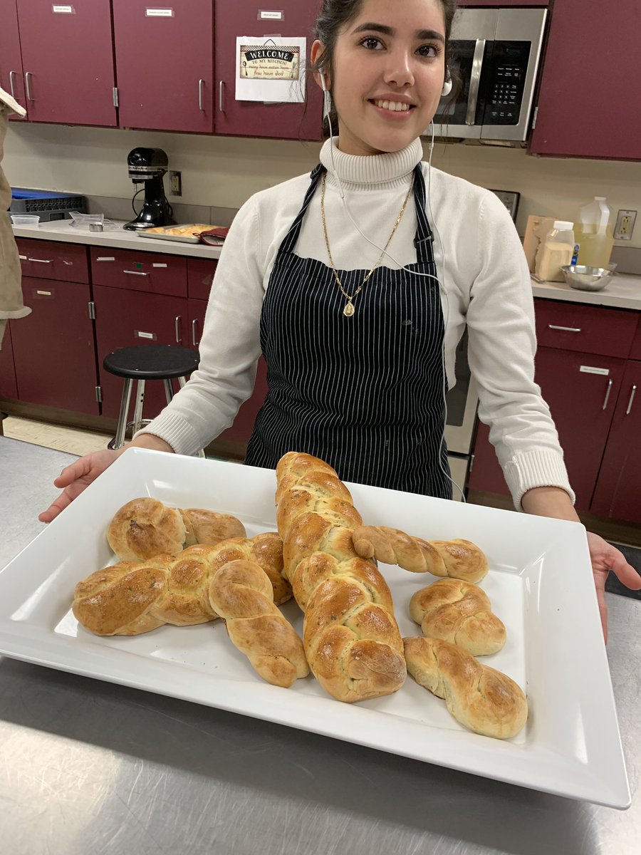 _MHSCulinary's tweet photo. Advance culinary breads and rolls day! https://t.co/Vlx7BN274H