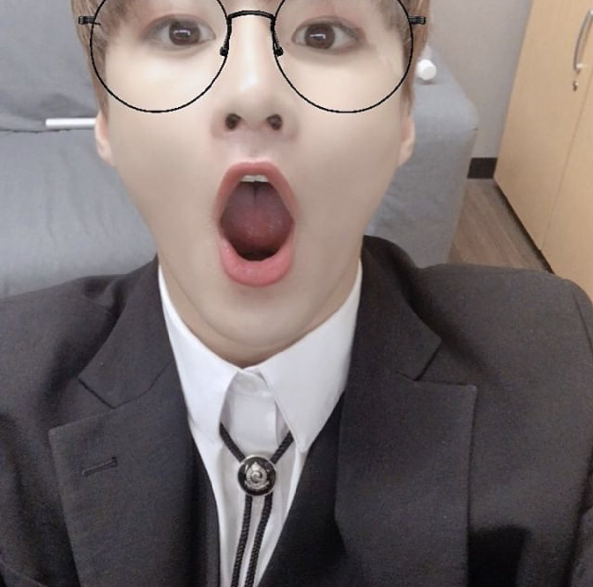 romeosingapore's tweet photo. [#JONGSTAGRAM] 181216 Finished with performances in 2018 👍🏻 Everyone worked hard

#ROMEO #HYUNKYUNG #HYUNJONG #romeosgtrans #쫑스타그램 #로미오 #오사쫑 https://t.co/ashdvkSJAz