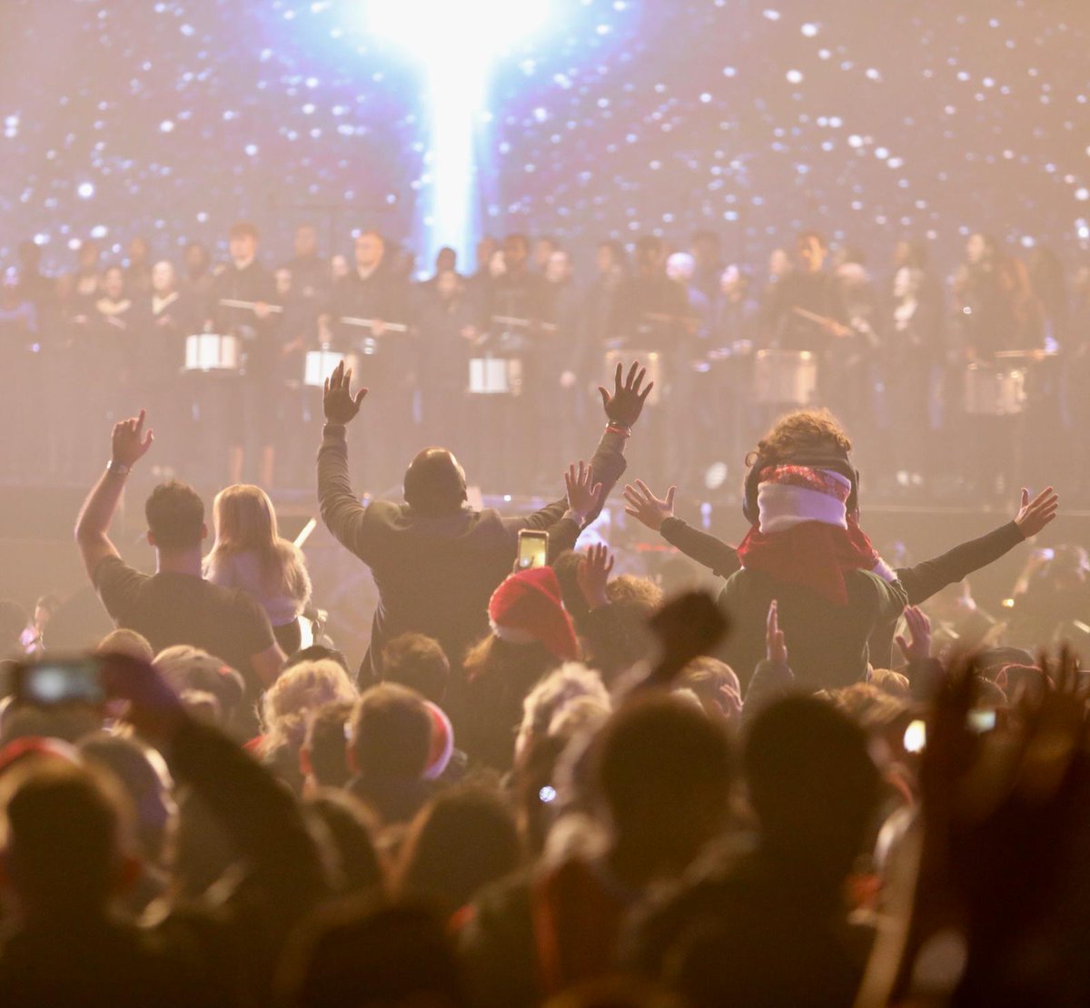 SadiqKhan's tweet photo. Hello Wembley! Absolute joy to address the spectacular @HillsongLondon Christmas Carols at @ssearena and thank London's Christian community for the huge contribution they make to our city, putting into practice values of kindness, love and generosity.

Merry Christmas, London 🎄 https://t.co/TdfHZw5UUN