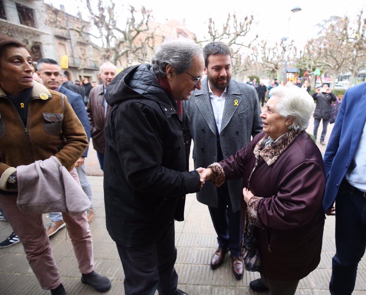 QuimTorraiPla's tweet photo. Des de Prats de Lluçanès proposem una vegada més a @sanchezcastejon un diàleg sincer i valent sobre els tres consensos que hi ha a la societat catalana: volem República, rebutgem la repressió i volem exercir el dret d’autodeterminació. Democràcia, justícia i llibertat. https://t.co/Ewso1PBEZF