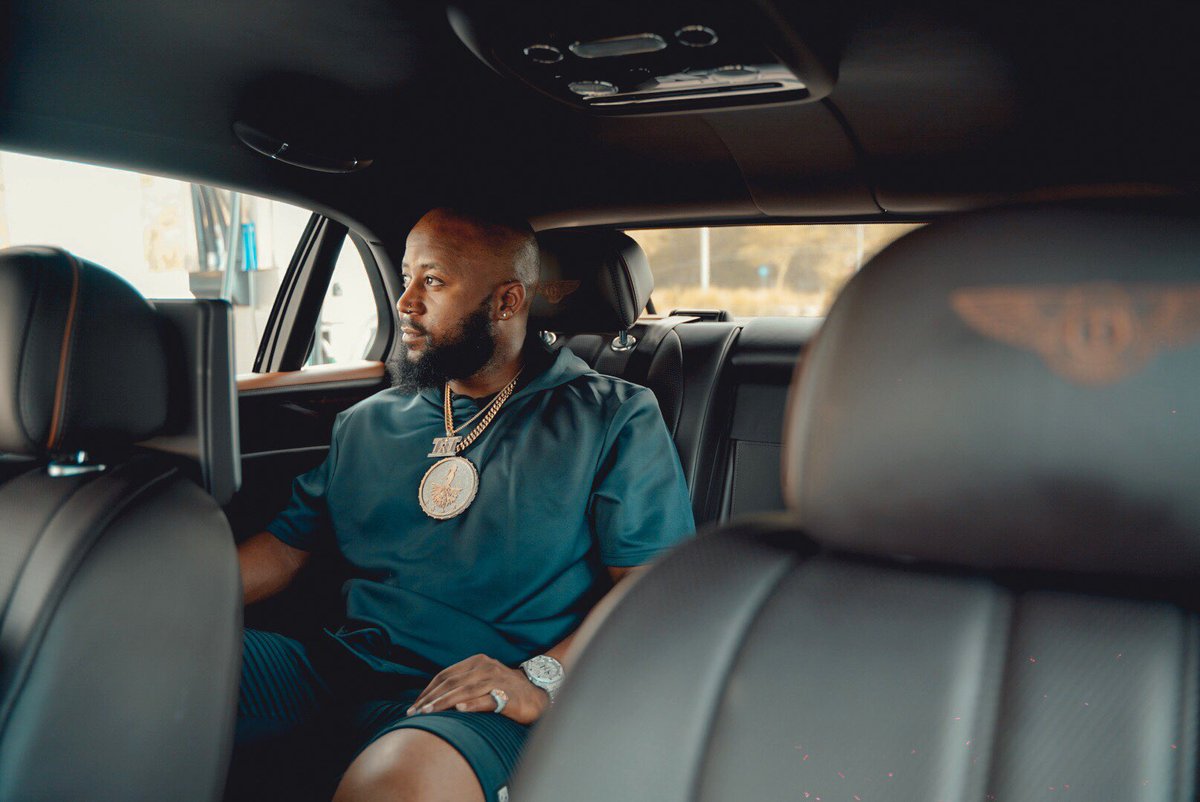 casspernyovest's tweet photo. 🎈 28 looking and feeling good. #Blessed https://t.co/sCLTHEraz1