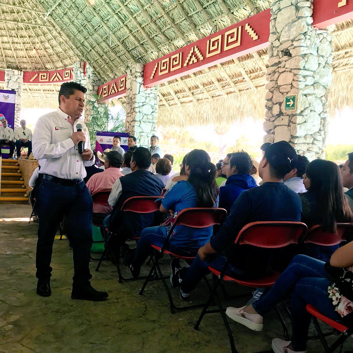 Felicidades Secretario @Car_Muniz por asumir la presidencia de la #AMSDA seguro estoy que este nombramiento generará más recursos para el campo con prioridad a los programas de Sanidad e Inocuidad. Un abrazo.
