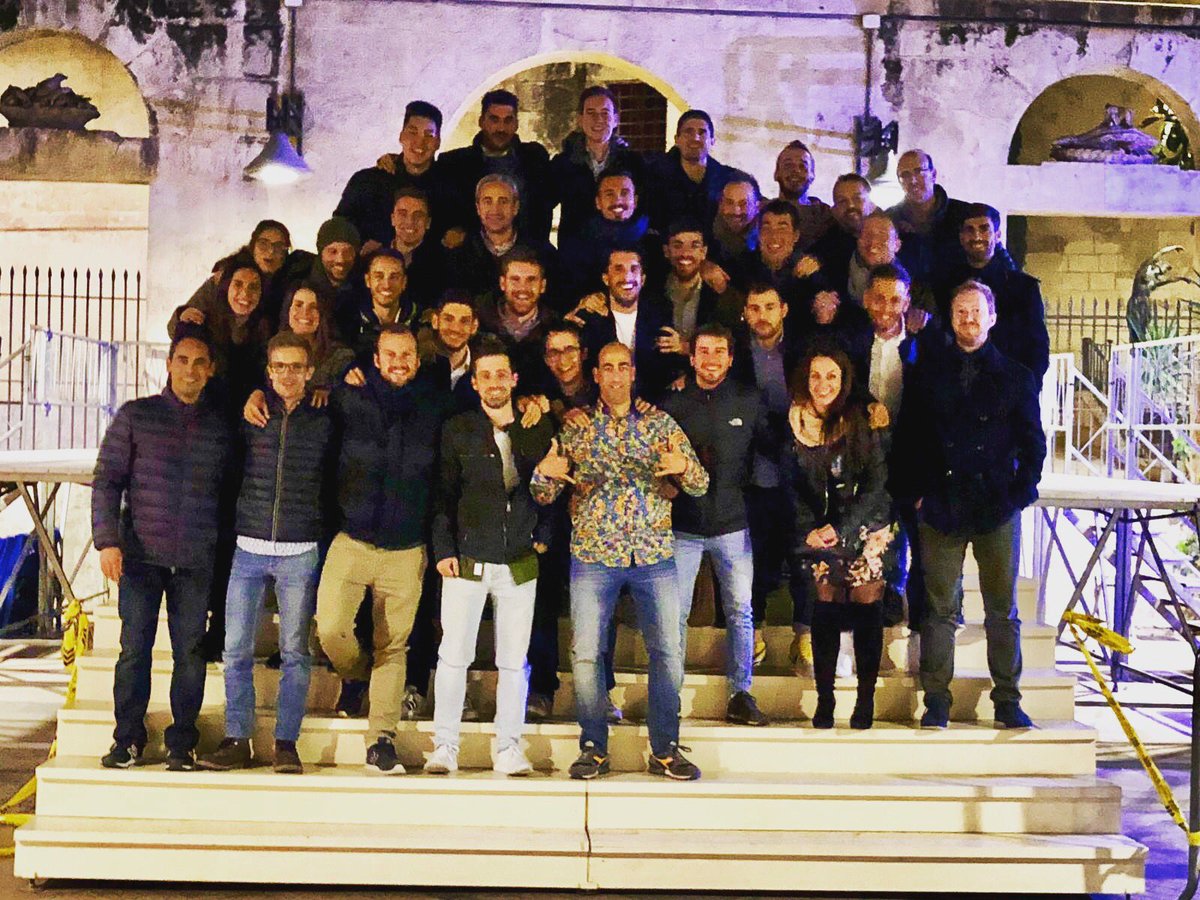 raulcosials's tweet photo. Sopar de Nadal amb la familia roig i negre!!! Indescriptible....Seguim sumant moments🖤❤️🖤 #cfreus @cfreusdeportiu https://t.co/fdGFW6zZKb