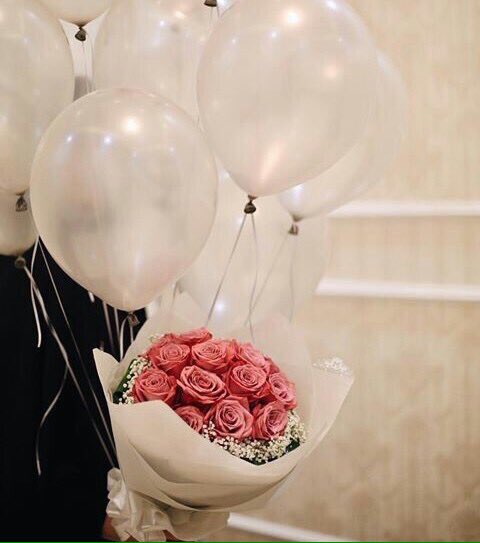 مغفلين هم من لا يعرفون صناعة السعادة... فكل شي بي رضي الرحمٰن