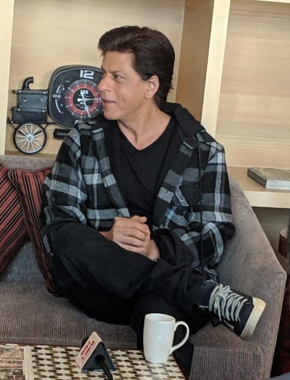 SrkClubDurgapur's tweet photo. Pics: @iamsrk interacts with journalists in Lucknow and talks about #Zero & much more!
#5DaysToZero https://t.co/1jcrg9xsD9