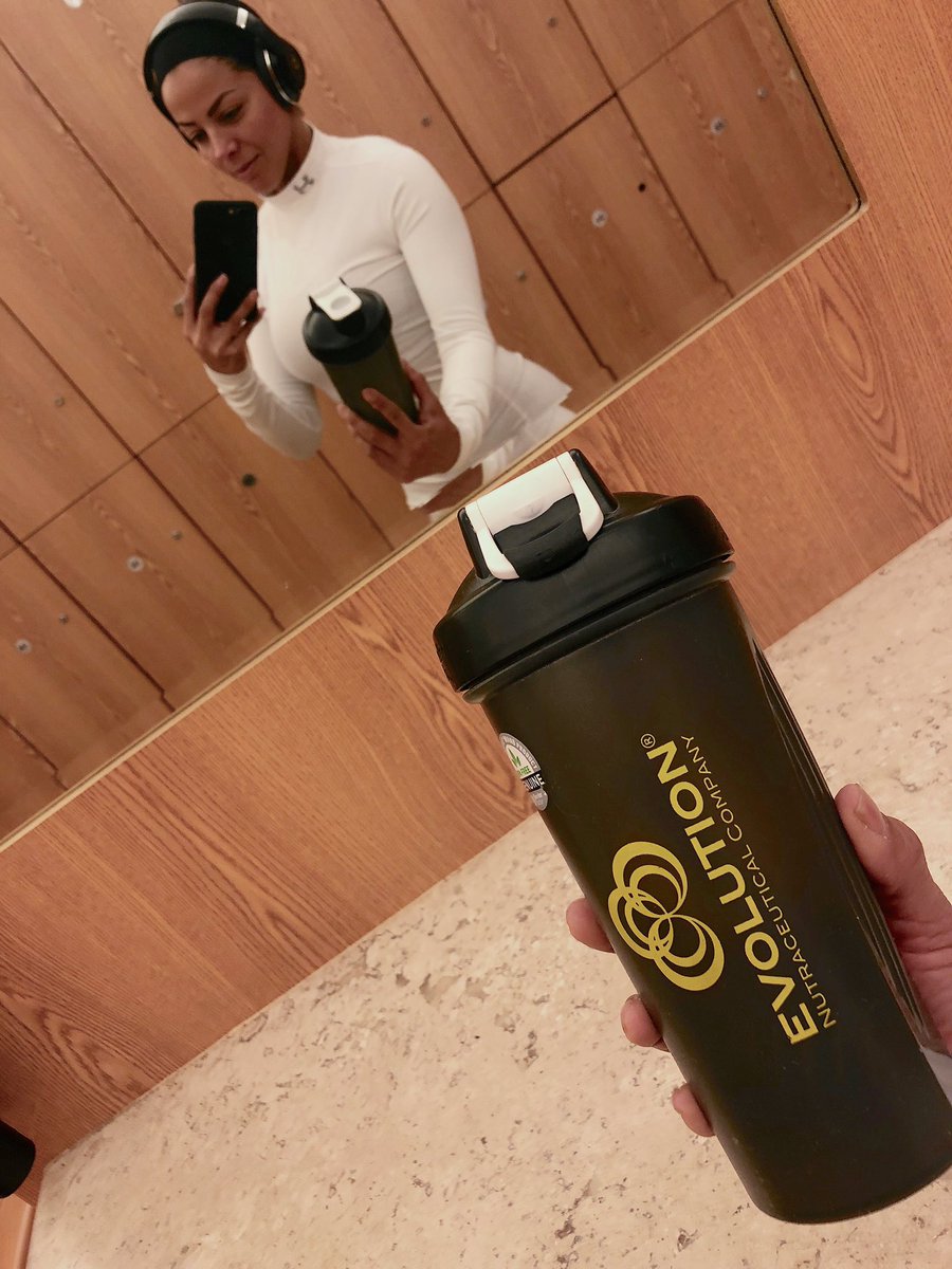 _KarinaAngulo's tweet photo. Domingo de cardio por aquello de los remordimientos 😬🐽 y cómo siempre suplementandome con lo mejor de @ENC_Fitness #EvolutionLover #MisSuplementos https://t.co/HGxmUNlHOj