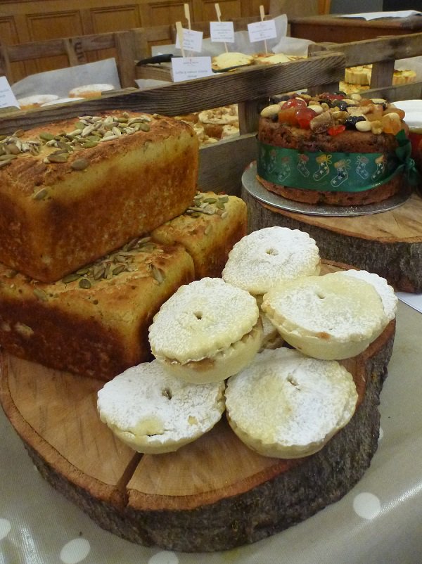 Helmsley_IndMkt's tweet photo. Visiting family over Christmas? Pick up a real taste of #Yorkshire to take with you! Lots to choose from at our market this Friday 21st 😋Details here> https://t.co/Y0G1NKPbqf https://t.co/brLIKToO1V