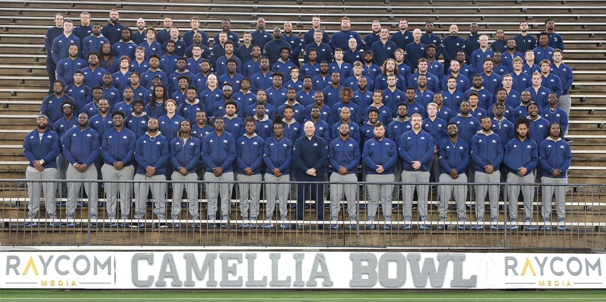 chadlunsford's tweet photo. Salute to Our Seniors and this TEAM
Blue Collar-Discipline-Tough ... W.I.N.
#TheGATAProcess 💍 ... 10 WINS
#TheGSMan 🦅 #OneMoreTime https://t.co/Ecj3wV7b3D