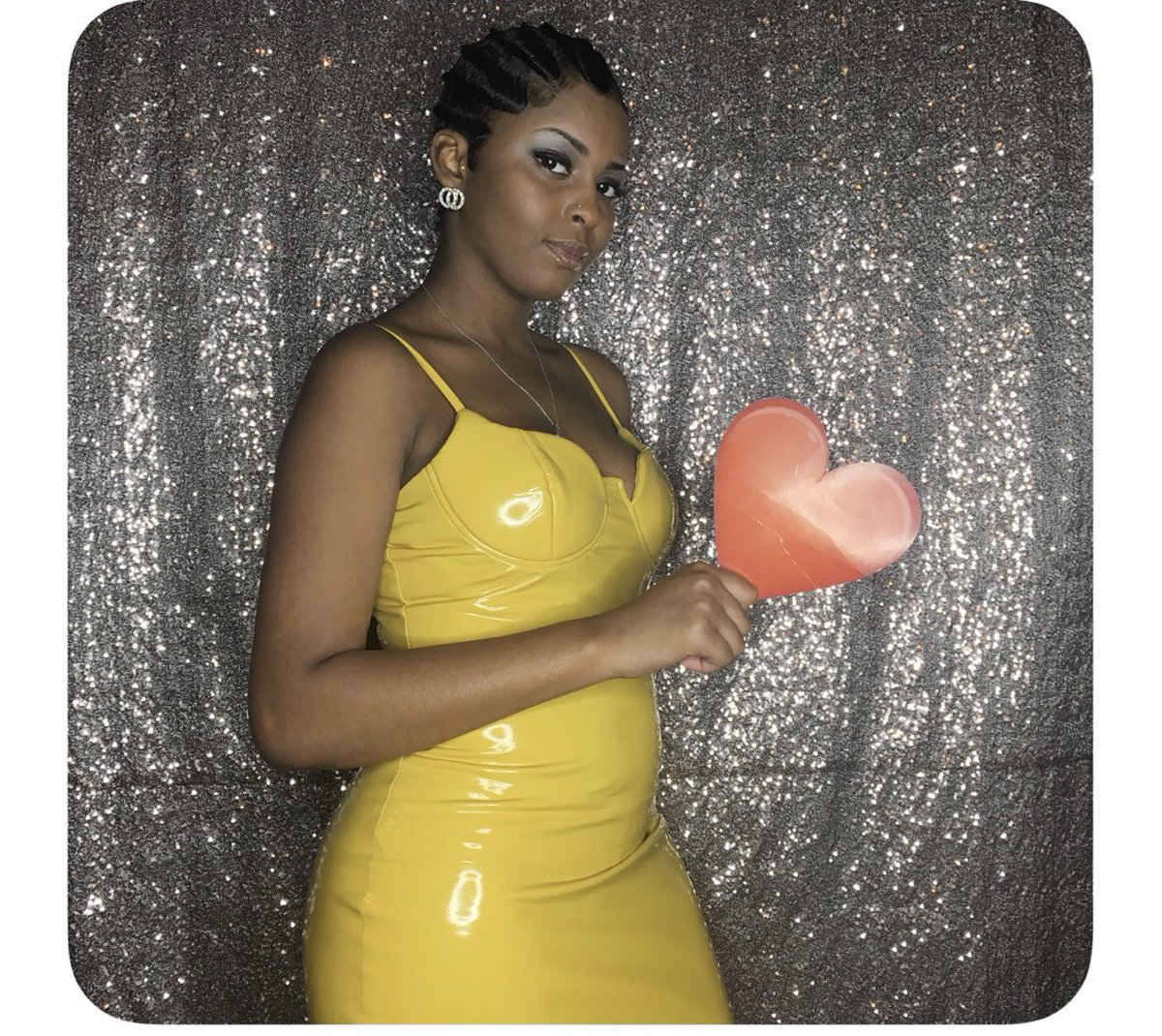 thvtgirljaai's tweet photo. Last night was truly amazing❤️ #seniorformal #seniorszn https://t.co/zkh1ptlCf9