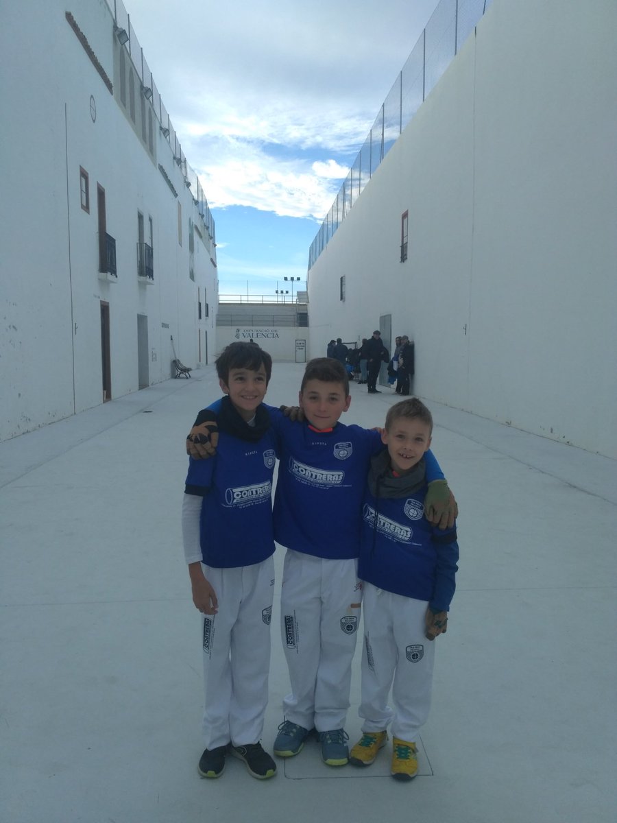 cpvpicanya's tweet photo. Gran debut dels benjamins/es de Picanya a la lliga de Raspall dels Jocs Esportius. Victoria 25-20 en una partida igualadíssima davant l'equip de Foios. https://t.co/Zp2FPhPouJ