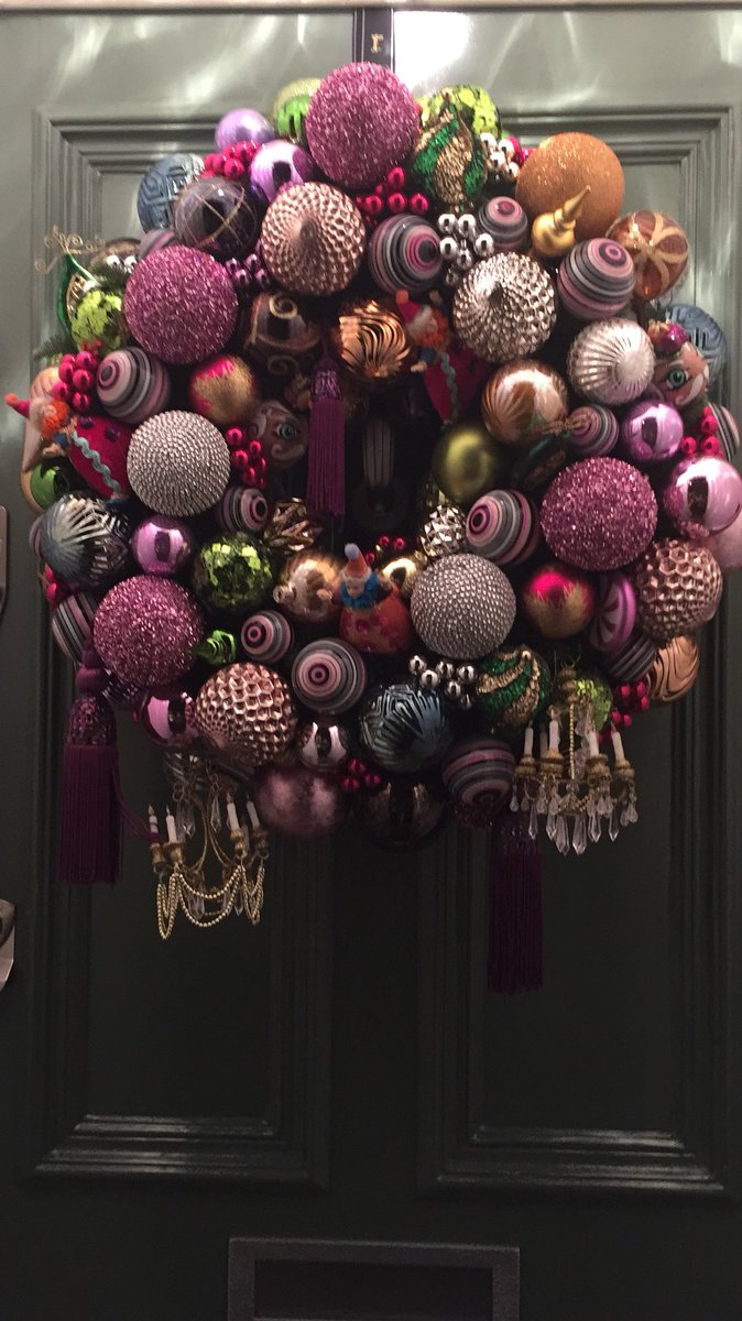 Thank you <a href="/RobvanHelden1/">Rob Van Helden</a> for our wonderful Christmas Wreath! As always understated😘😘😘