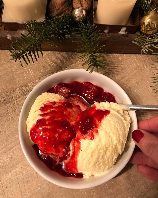 seni_bl's tweet photo. Winter, Weihnachten und Eis - #passtimmer #relaxingmode #sundayevening #weekendvibes https://t.co/G23B0hNpxo https://t.co/zLc5f5Lisn