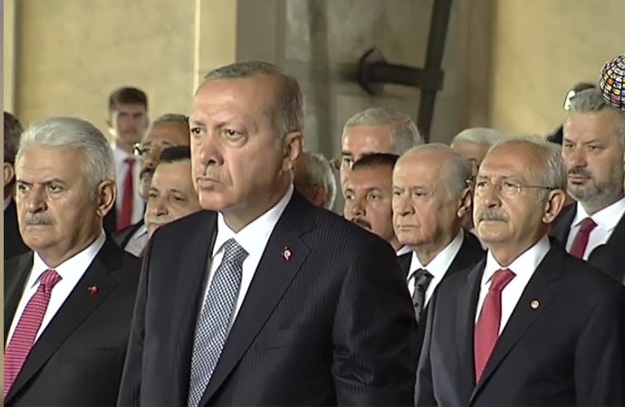 BURADAN SAYIN AK PARTİ VE CHP LİDERLERİNE SESLENİYORUM.LÜTFEN SİYASET VE DEVLET ADAMI OLUN

SAYIN CHP GENEL BAŞKANI SİZ HALKI SOKAĞA DAVET ETMEYİN SAYIN AK PARTİ GENEL BAŞKANI SİZDE HELE SOKAĞA BİR ÇIKIN BU AZİZ MİLLET 15 TEMMUZDA OLDUĞU GİBİ GEREĞİNİ YAPAR YAPARIZ DİYEREK