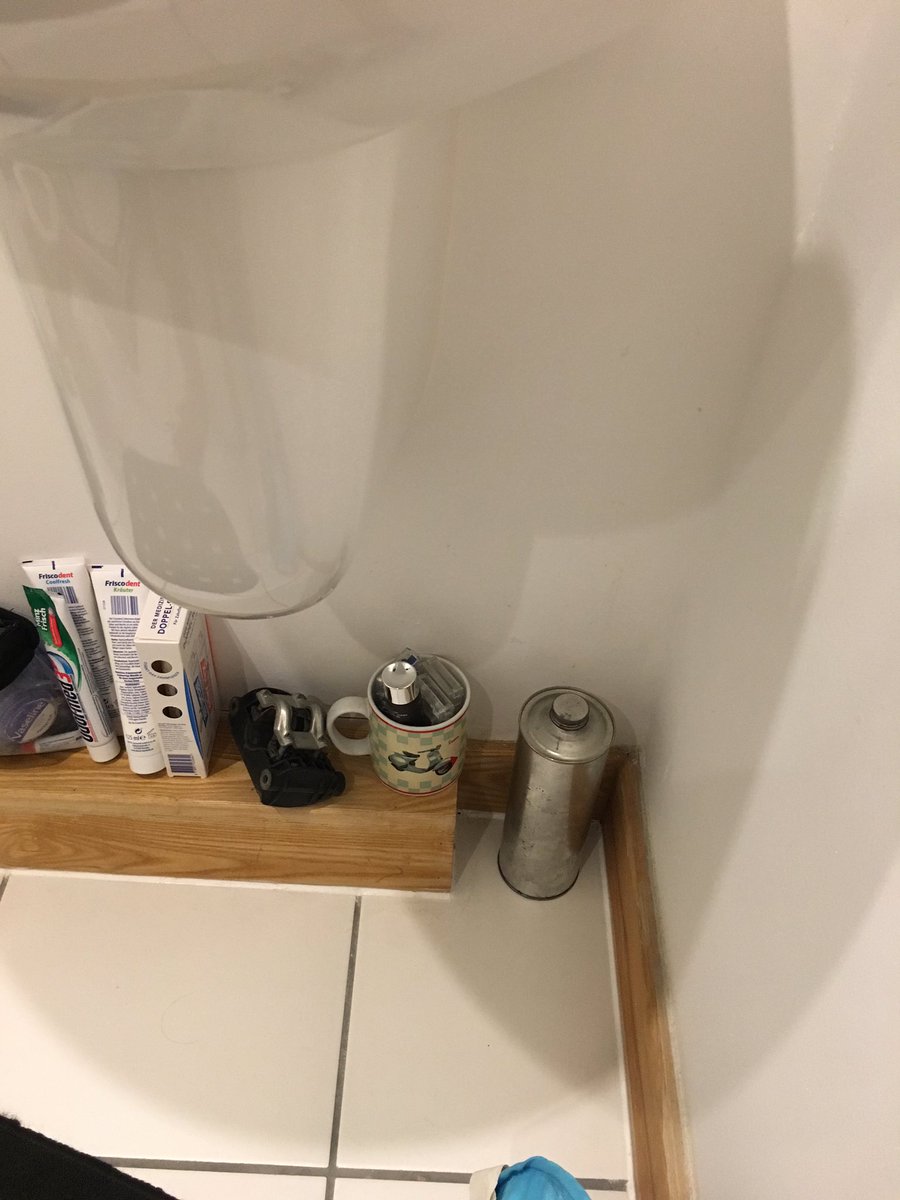 Jyotsna_Hofmann's tweet photo. @jodieegrace A can of olive oil https://t.co/988EQ6f9d2