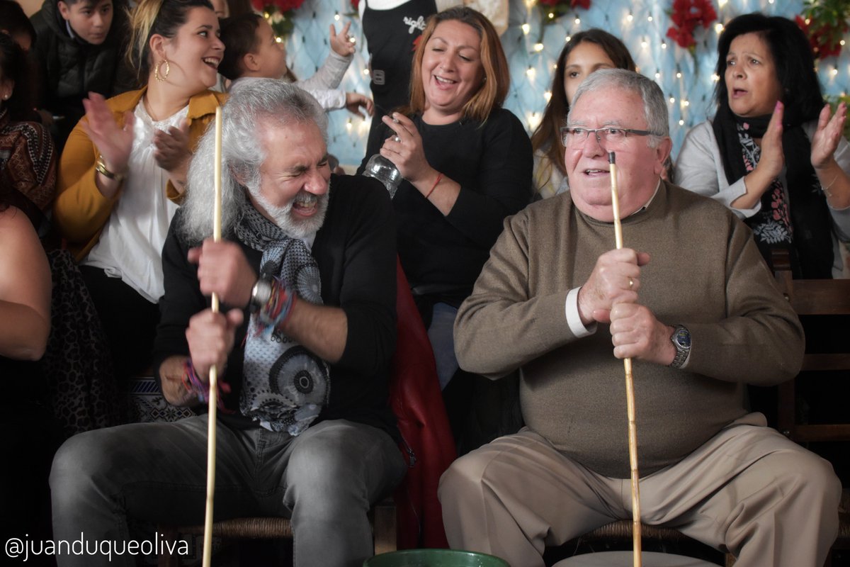 juanduqueoliva's tweet photo. Nueva galería fotos ➤ "https://t.co/SnYZbC1OIp" 🎄
#Navidad #Jerez #Zambombá #BodegasUrium
@BodegasUrium @RocioUrium
@DAntonioChacon @tabancoelpasaje
#Andtbnavidad https://t.co/i82DRwPEbo