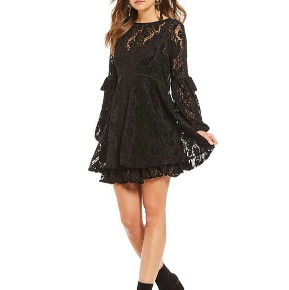 CindySticht's tweet photo. So good I had to share! Check out all the items I'm loving on @Poshmarkapp #poshmark #fashion #style #shopmycloset #freepeople #loungefly #daniellenicole: https://t.co/TNRv8z3Jnl https://t.co/y7FbijyinI