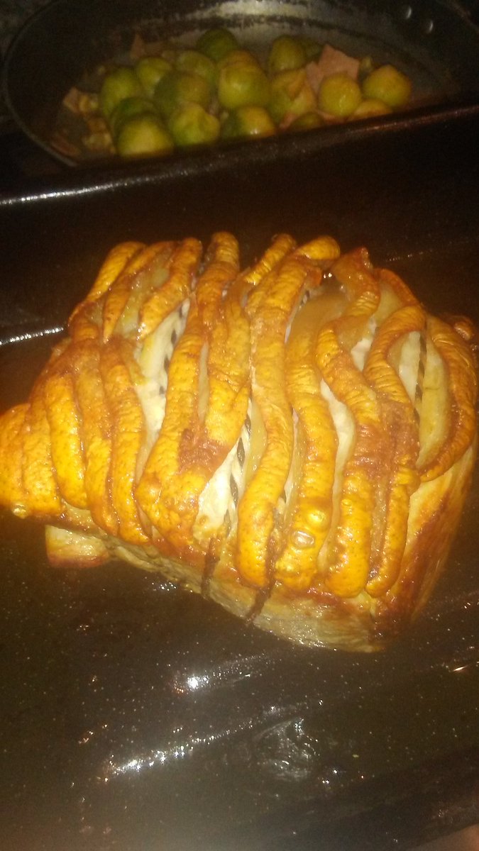 Lisa19576's tweet photo. Roast Pork & Christmas Sprouts(Smokey Bacon & Chrstnuts) ๐๐ฐ๐๐ท๐ #WinterFoodRocks #BestThingAboutWinter #ComfortFood #RoastPork #GetInMyBELLY https://t.co/njYWwSaatn