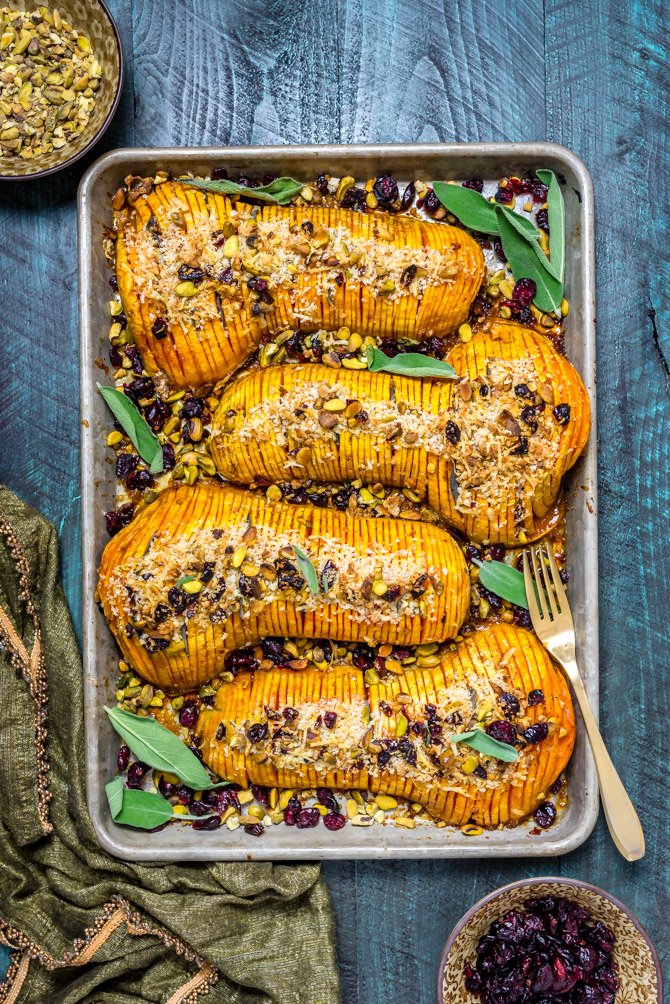 HostTheToast's tweet photo. NEW: Honey-Glazed Hasselback Butternut Squash With Parmesan Breadcrumbs. https://t.co/mFYZXSwkOY https://t.co/LonOIx57yZ