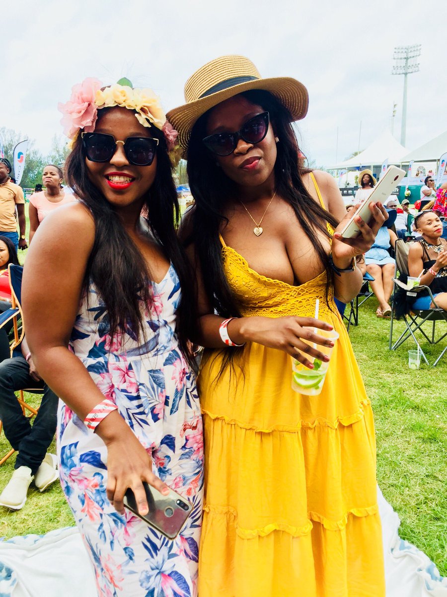 BET_Africa's tweet photo. It’s all smiles today for Day 2 of @CapitecBankSA @LiveBetterFest! Can you spot anyone you know? 👀 #livebetterfest #livebetterfestival https://t.co/X9xsGueqEk