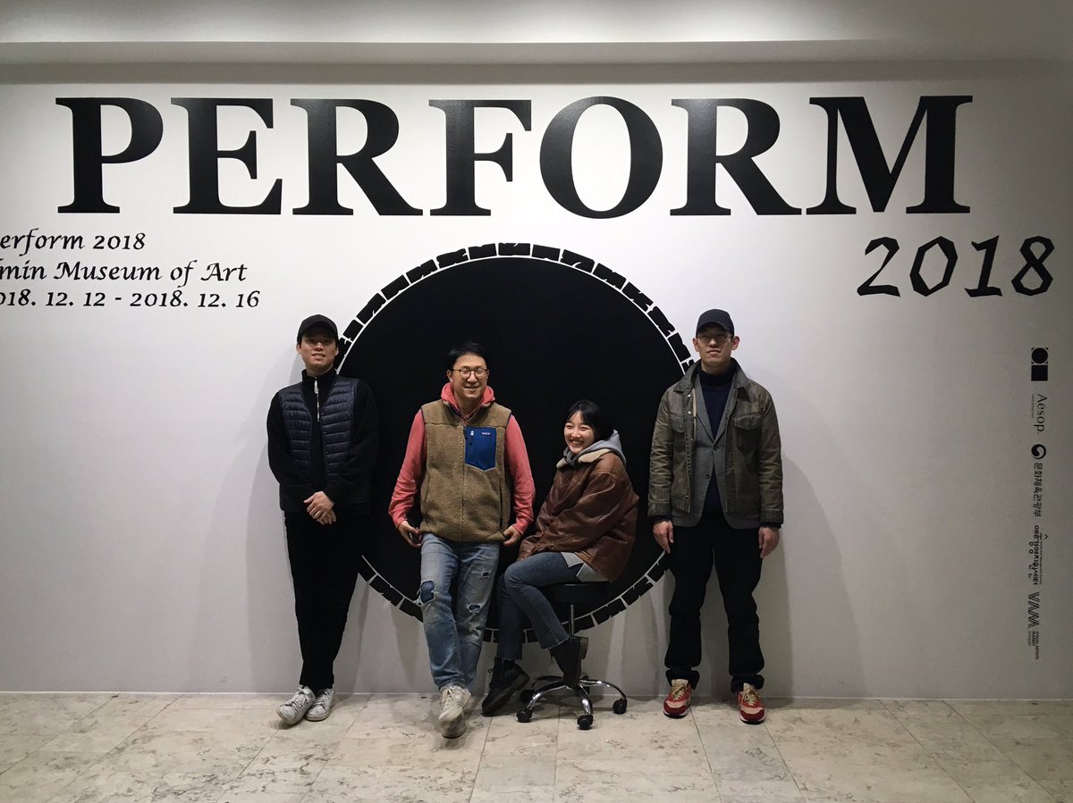 PERFORM2018 5일간의 일정을 마무리하였습니다. 미흡한 진행에도 함께 퍼폼을 만든 작가와 제작진에게 감사드립니다. 또한 추운 날씨에도 일부러 퍼폼을 방문한 모든 관객에게도 감사를 표합니다. 그리고 함께 주최한 일민미술관에도 감사드립니다.