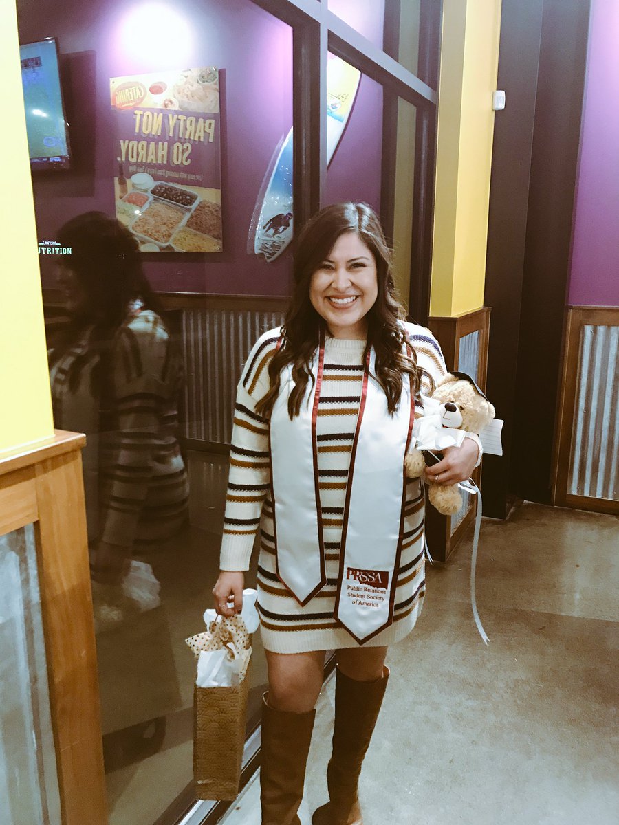 erikacfierro's tweet photo. Just an OU grad celebrating at her favorite place in town, @fuzzystacoshop 😋! #ILoveTexMex @UofOklahoma #OUGrad18 https://t.co/3nqNxGbaqq