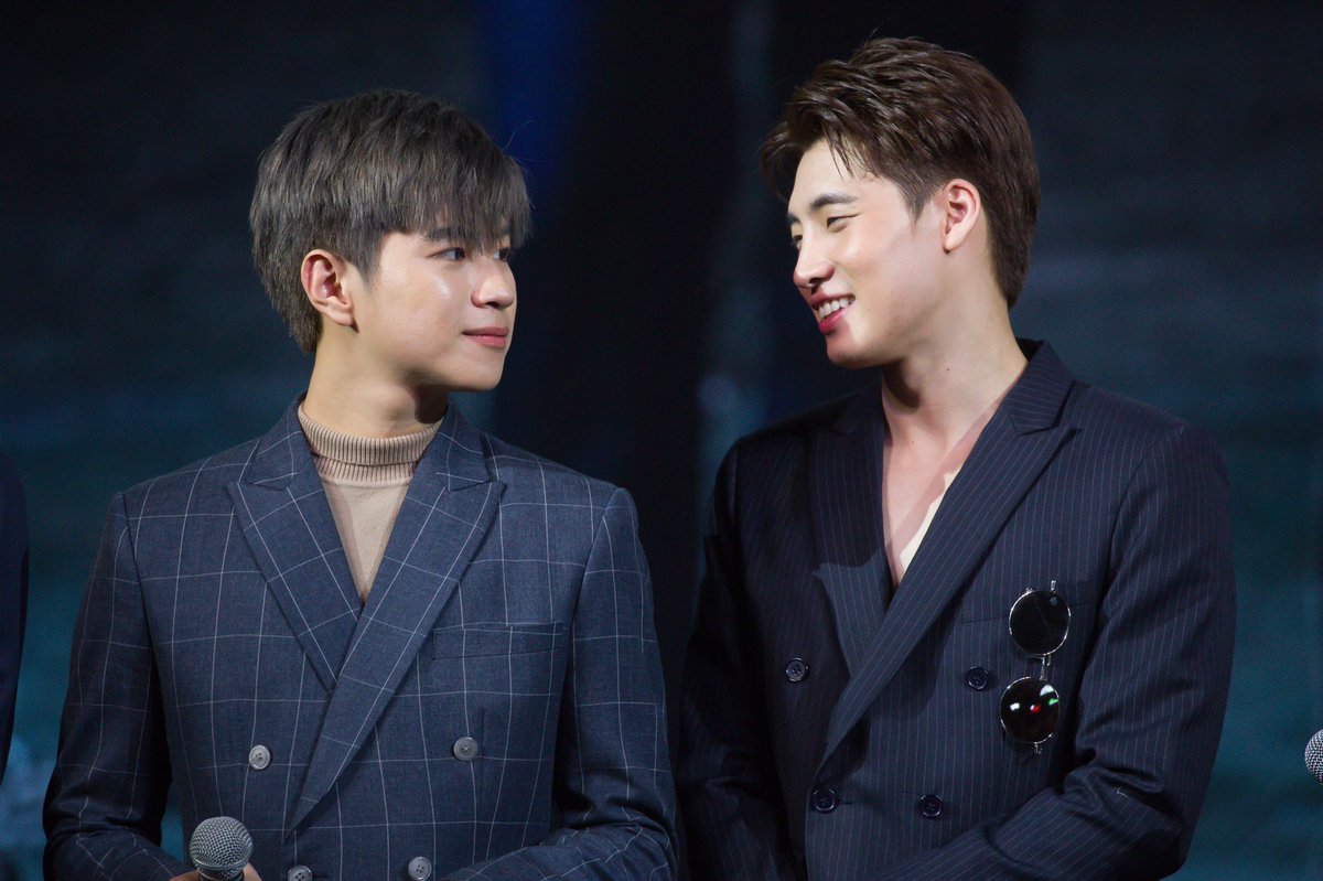 es_error's tweet image. เชื่อว่าจะมีคนรักมีน💙💚แปลน มากขึ้นๆทุกวัน ขอให้น่ารักแบบนี้ตลอดไปน๊าาา 🤟🏻🤟🏻 ขออนุญาตเจ้าของภาพนะคะ#belove #MeanPhiravich  #2with #2018LOVEBYCHANCEFANMEETINGINBANGKOK