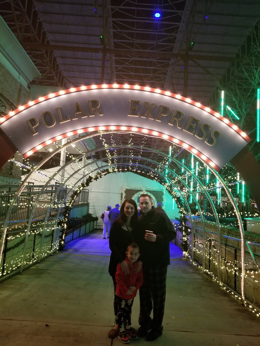 KaylaMattus's tweet photo. We went to the North Pole last night to see Santa! #stlpolarexpress https://t.co/AmTEddMsiV
