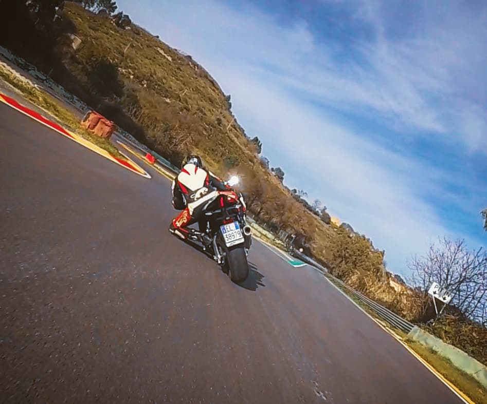 Sagarsheldekar's tweet photo. "The fact that the @PirelliMoto Rosso Corsa went unchanged for 8 long years, gives you an idea about how good a tyre it was. And to come up with a worthy successor, Pirelli have put in a lot of efforts and technology into the #RossoCorsaII." https://t.co/WAtqi5K73o https://t.co/F9dO8XFbdR