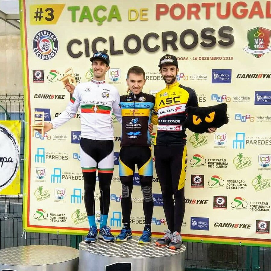 MatosRogerio's tweet photo. 2° classificado hoje em #Rebordosa na terceira prova da #TaçaPortugalCX onde completei com o @midao_augusto a dobradinha da #RompeTrilhos #APCar!
Obrigado a tod@s pelo apoio!
#RompeTrilhos #AJPCar
#LousaNutrição
@TrekBikes @Bontrager
#Teknovelo https://t.co/fnpsm1ArOq