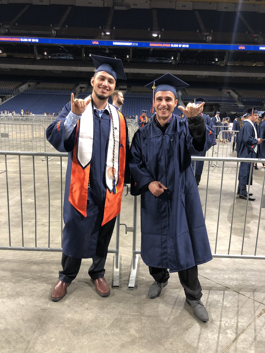 UTSAGetInvolved's tweet photo. ‘Runners are ready to walk the stage! T-minus 30 minutes 🎓👩🏻‍🎓👨🏻‍🎓 
#UTSA #UTSA22 #UTSA18 #UTSAGRAD18 https://t.co/a42WqL0h5F