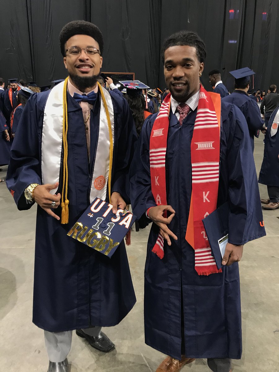 UTSAGetInvolved's tweet image. 🎓 Check out these smiling ‘Runners almost ready to walk the stage! 🎓#utsagrad18 #utsa #birdsup