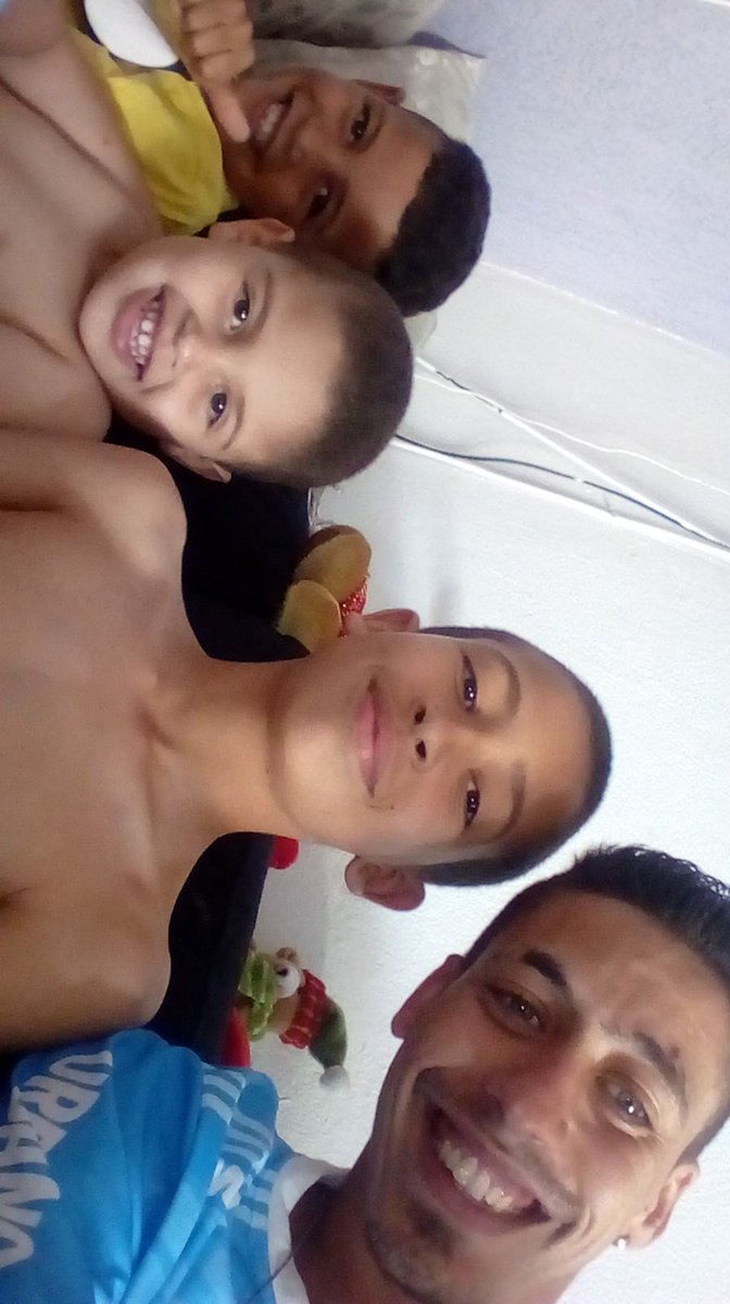 AzulMafu's tweet photo. SLK em sdd mil meu pivete esse é mil volts inteligente Miguel e Gabriel e Daniel https://t.co/g6hh2YTQEJ