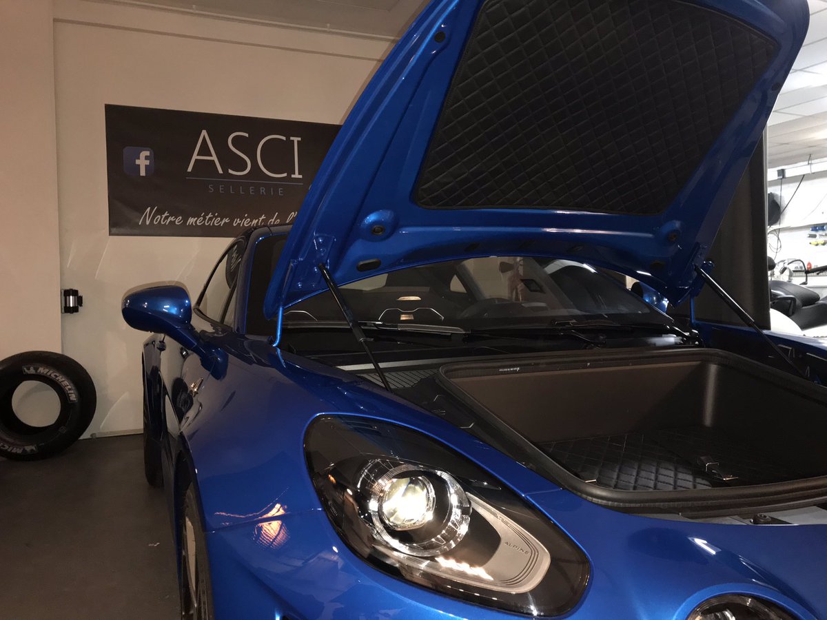 SivryThomas's tweet image. Heureux propriétaire de la nouvelle Alpine A110,vous souhaitez améliorer la finition des coffres , des dessous de capots , et des surtapis. Nous proposons sur commande des éléments de sellerie dans la finition et la matière de choix .
N hésitez pas à nous contacter. #AlpineA110