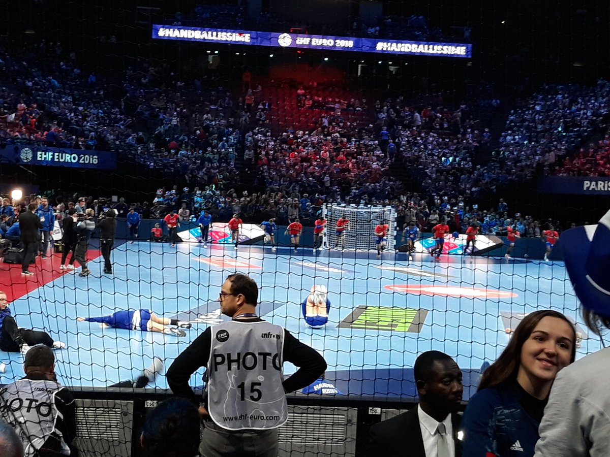 BrindelleFrdric's tweet image. On se retrouve après le match avec les françaises sur @infosportplus