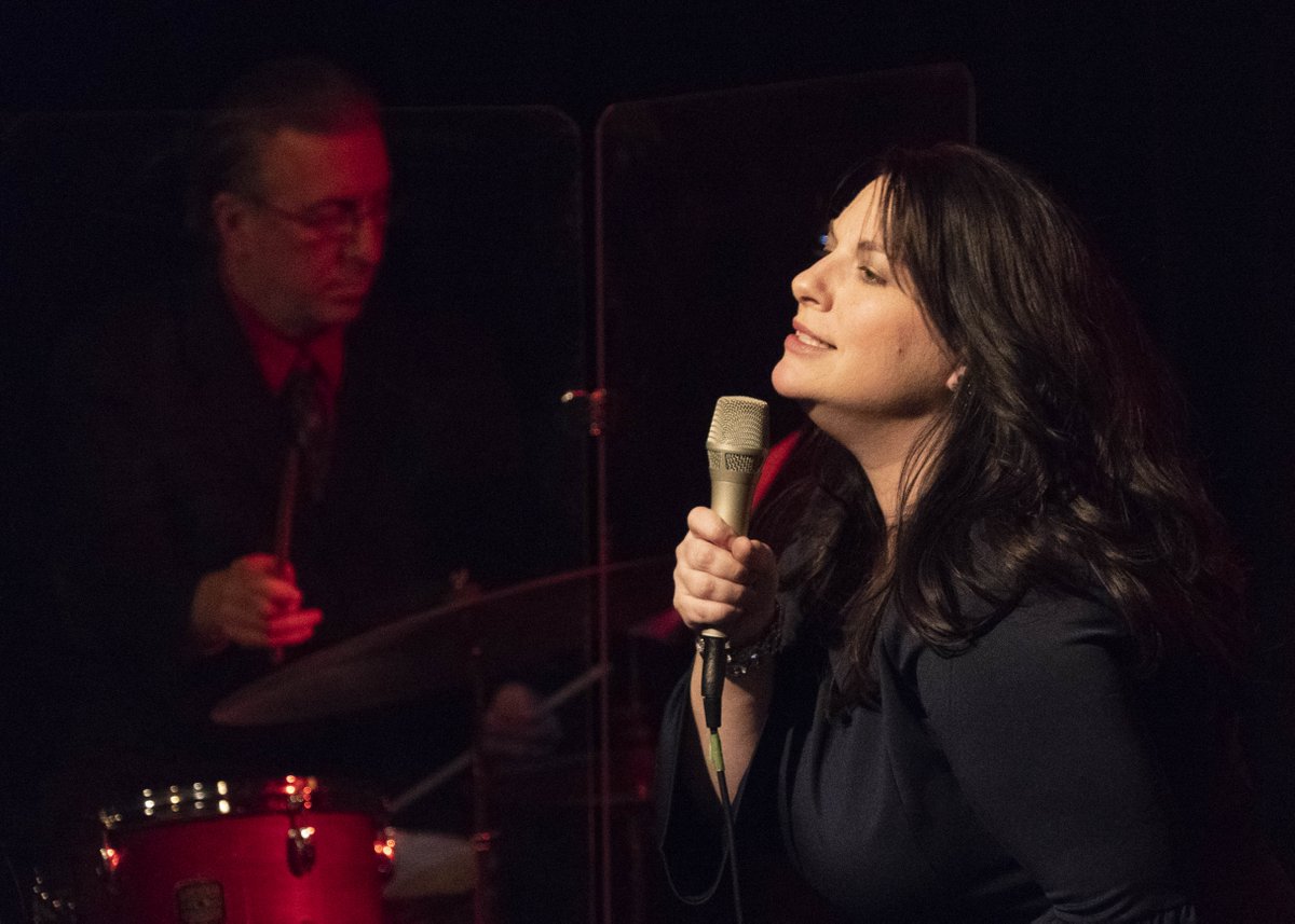 MagicThreadCab's tweet photo. Last chance to see "Katy Gentry: Judy Garland LIVE!" at @TheIndyDistrict at 4pm. Don't miss this cabaret that will have you dancing in your seat and perhaps even shedding a tear. Spend the afternoon with us.

(Photos by Ed Stewart) https://t.co/PKMxUniBOC