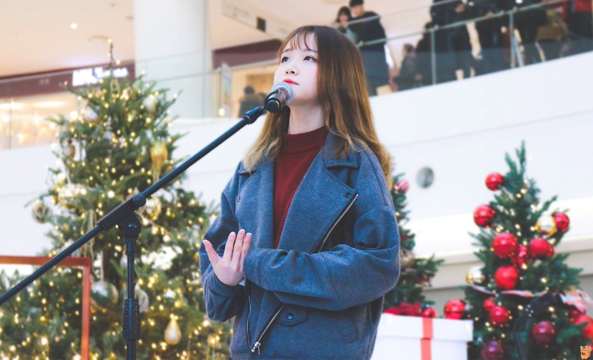 Motte_mu's tweet photo. 181216 타임스퀘어 🕒 🐈 
귀여워 미친다💦

#모트 #Motte #에이틴ost https://t.co/a8fuWrkyeY