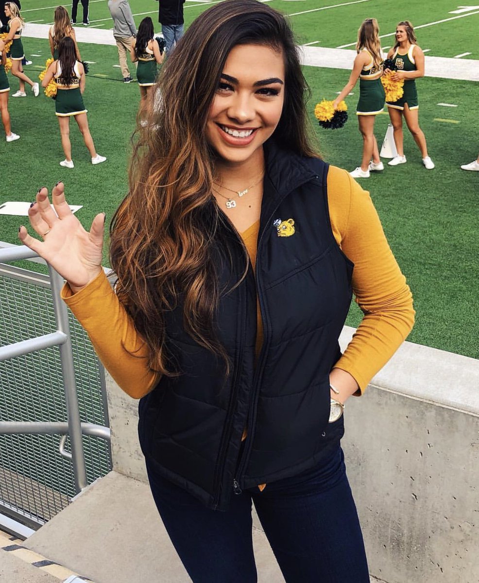 barefootwaco's tweet photo. What's better than football in December????? 🏈💚🎅 #goinbowlin #texasbowl #sicem #baylor #shopbarefoot https://t.co/6JbqIYUhtk