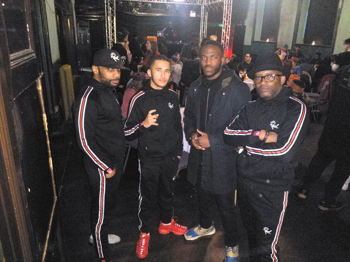 emotivefreq's tweet photo. We Outchere 🌪️🌪️🌪️ #theredlion #swanandonly #murkagedave #makeitbackhome #murkagedavechangedmylife #xmas #truereligion #london #uk #leytonstone #keepitreal #music #newpost #friday #newmusic #keepitreal https://t.co/QRIVkbZt1f