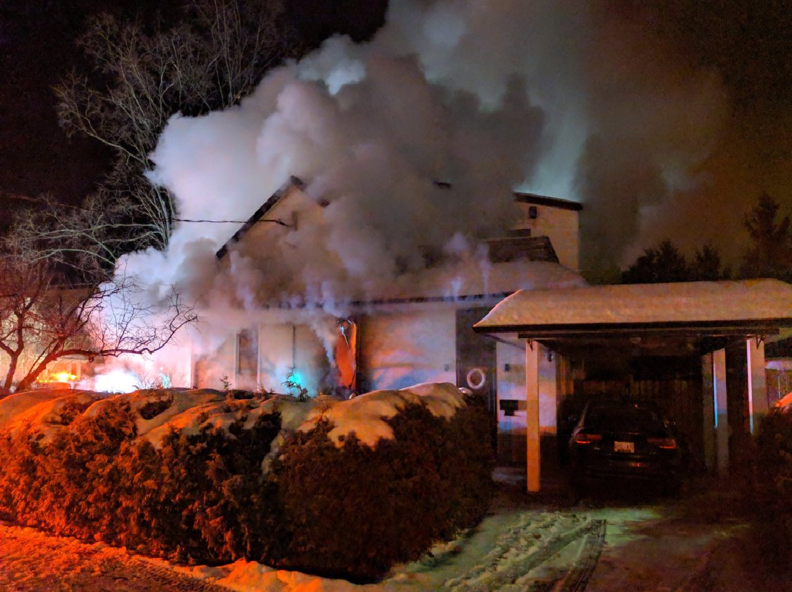 Firefighters douse New Edinburgh fire dlvr.it/QtkN1k #ottnews https://t.co/cFXeLKbRhe