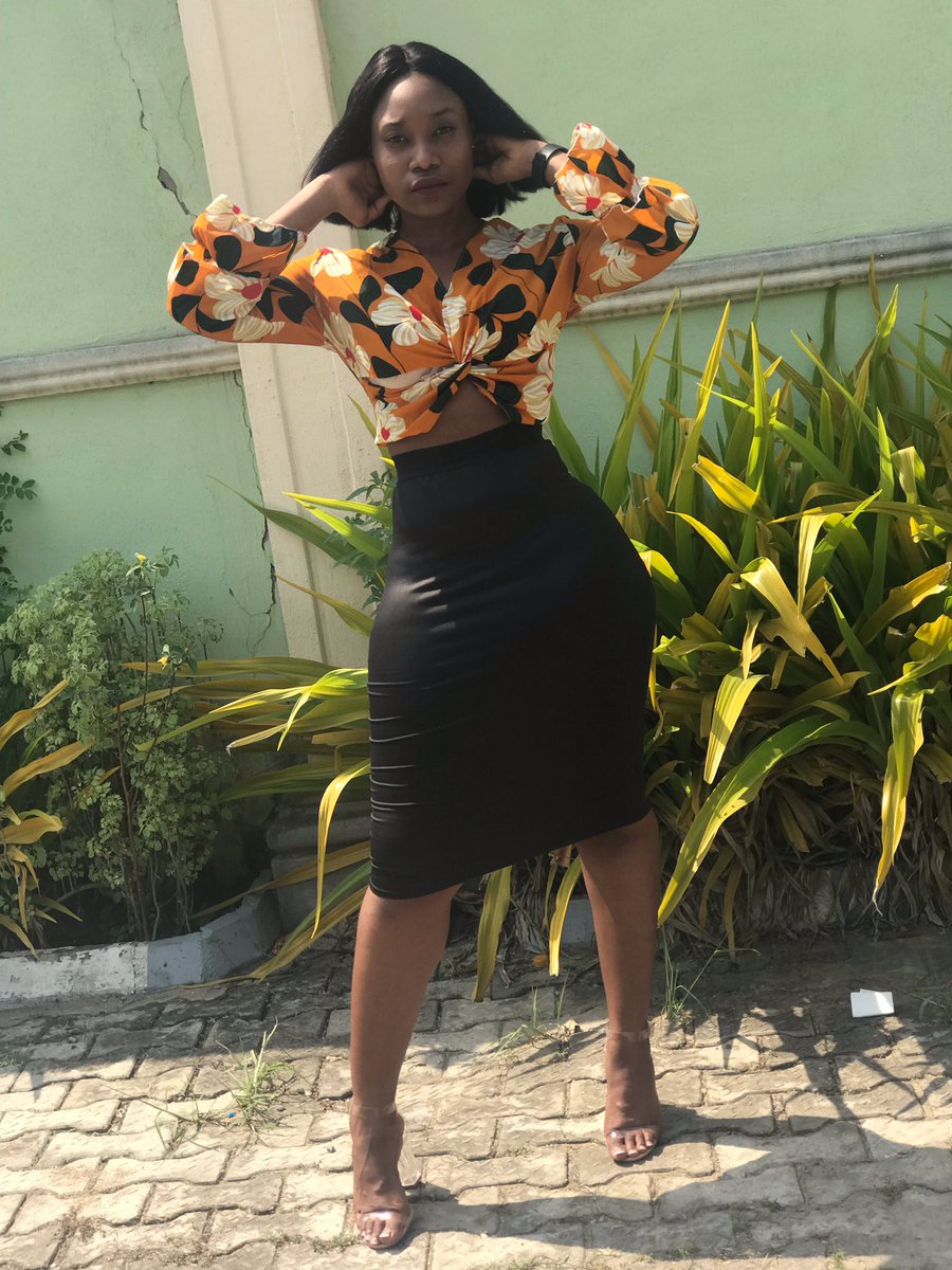 Mikkymoc's tweet photo. Posing is just hard 😩 https://t.co/tMuX9TExMq