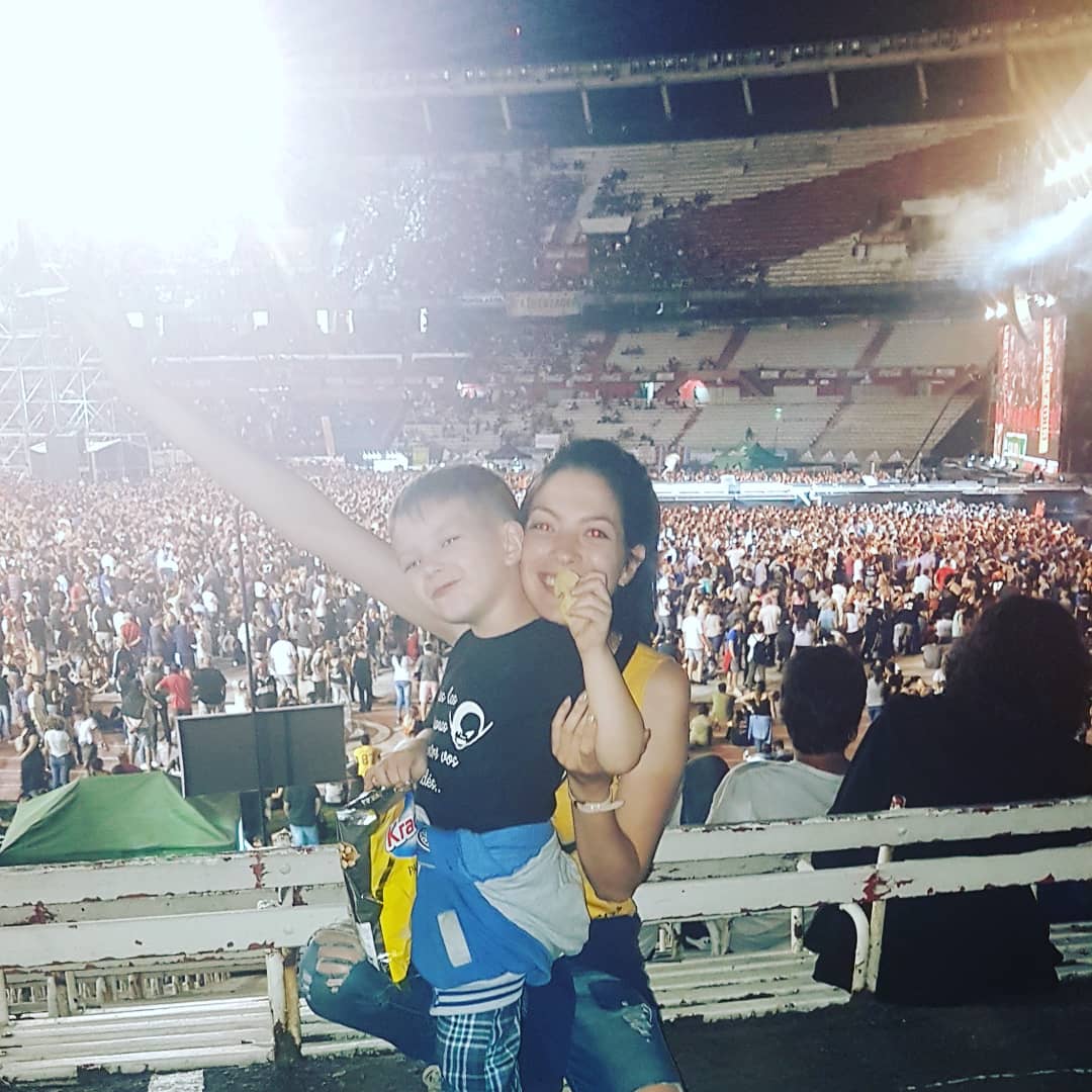 jupiojosa's tweet photo. Gracias @Mega983 @fmartinezgonza por este regalo y esta oportunidad..su primer reci en casa y a ver al mejor @ciroylospersas ..mi peque Ciro feliz y yo lloraba de la emocion #CiroEnRiver #NP2 https://t.co/9QzPVcVPKJ