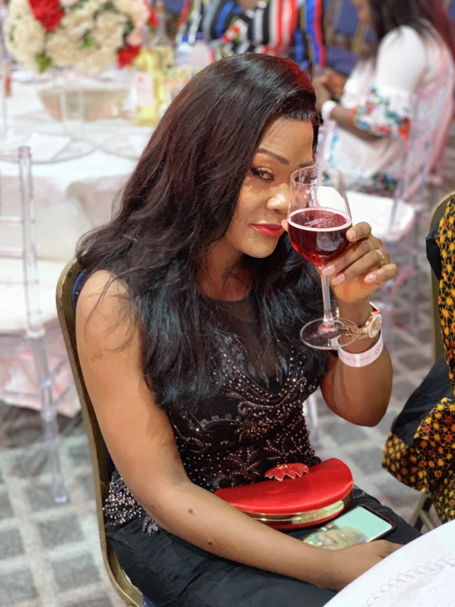 EmmaNwachukwu_'s tweet photo. Abeg my wife fine! Chai!! https://t.co/lNRIFkdAPe