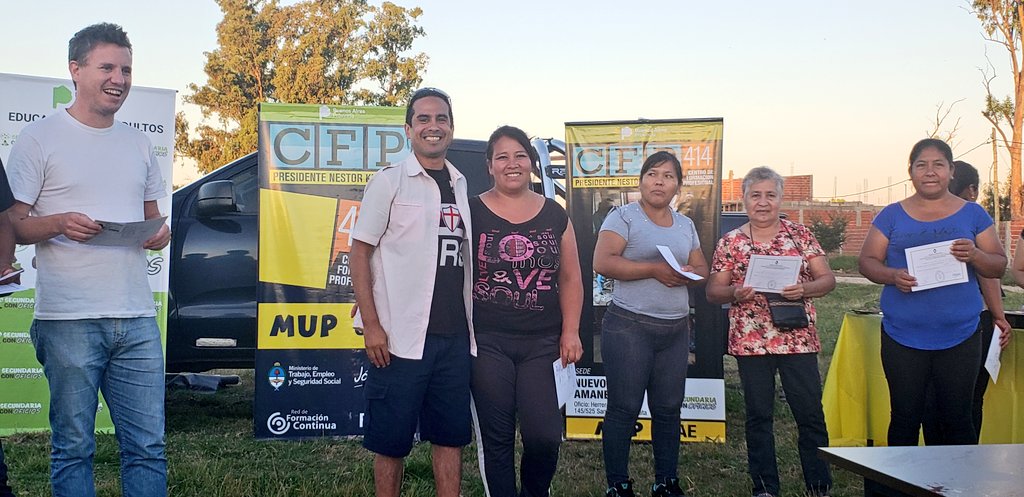 MartelliFede's tweet photo. En #SanCarlos entregamos títulos de Secundario con Oficios. Seguimos appstando a la educación como herramienta de transformación. Gran trabajo de todo el equipo. #LaPlata #TieneValor https://t.co/tK3WbcvESO