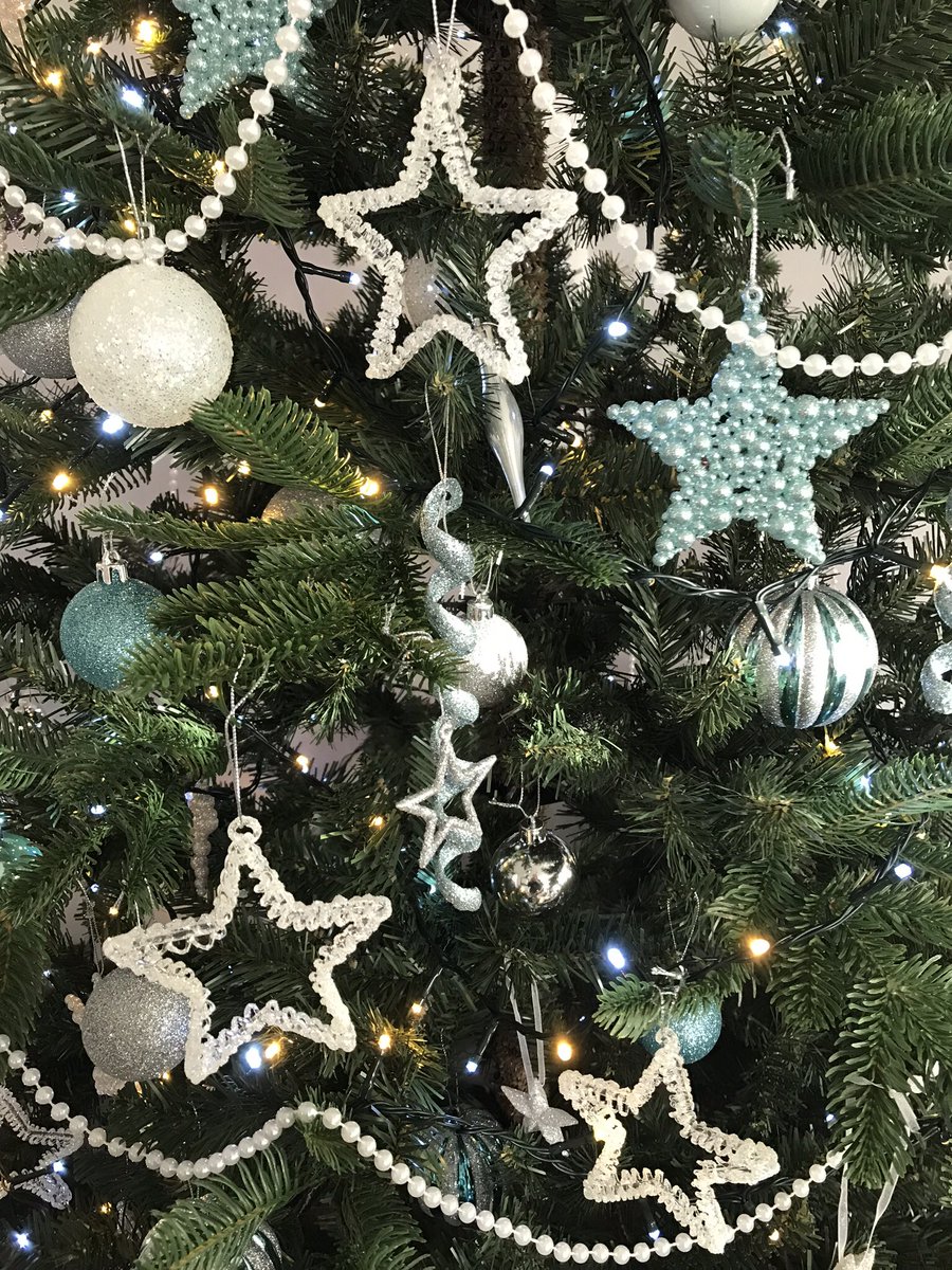 debbiedotmac's tweet photo. The 🌲 is my fav ever this year #twinkly #verysparkly  happy 😃 https://t.co/94Cr3o1YdX