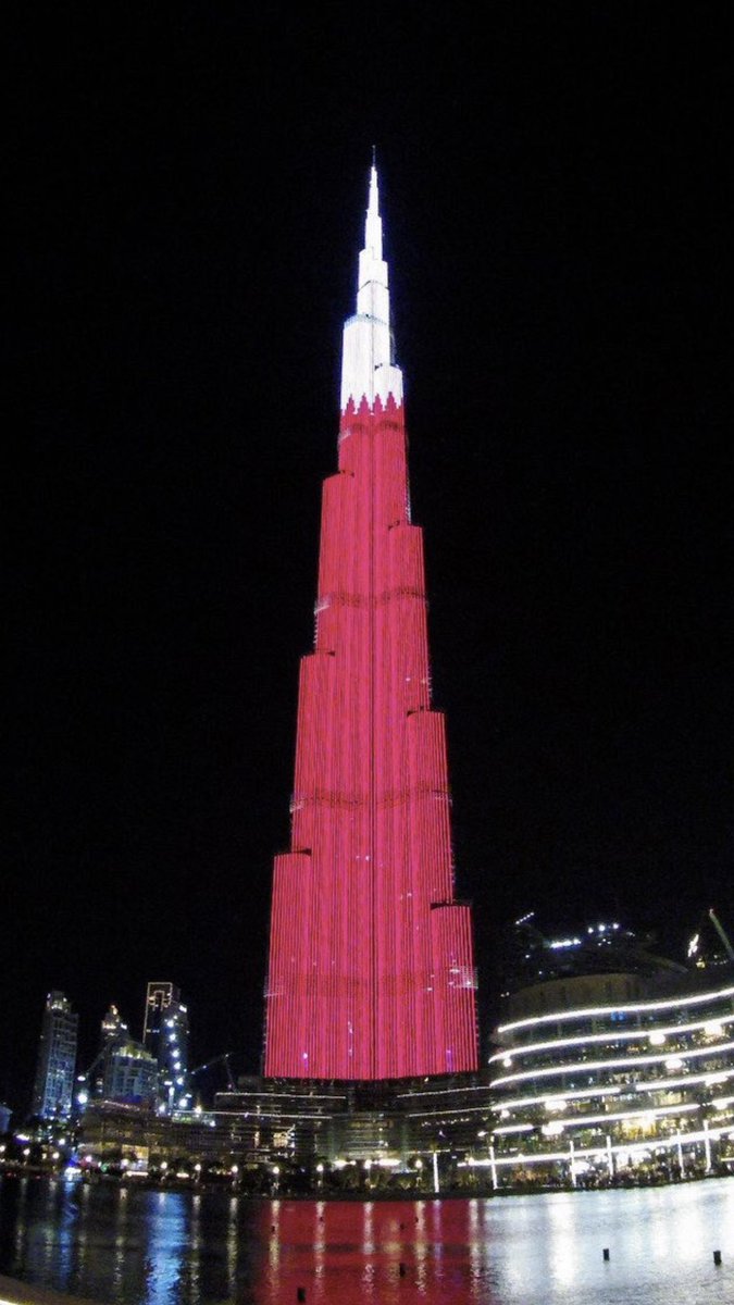 GhadaSabt's tweet photo. #برج_خليفة اليوم بحريني 🇧🇭♥️🇦🇪
#اليوم_الوطني_البحريني https://t.co/kJksUNI4FQ