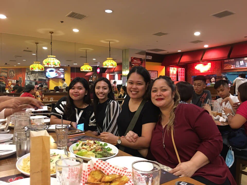 che2xxx's tweet photo. 12.15.18 #ManilyniansChristmasDinner #MRMFG I’m touched beyond words!Our hearts are still smiling for the precious&amp;priceless night that we will treasured for a lifetime!Thank you very much for everything😍😘💓 @manilyn_reynes @aljohnkkk &amp;Fam,Momi Laloy,.. https://t.co/Pd3PjXPxOv https://t.co/69dkOSbMyW