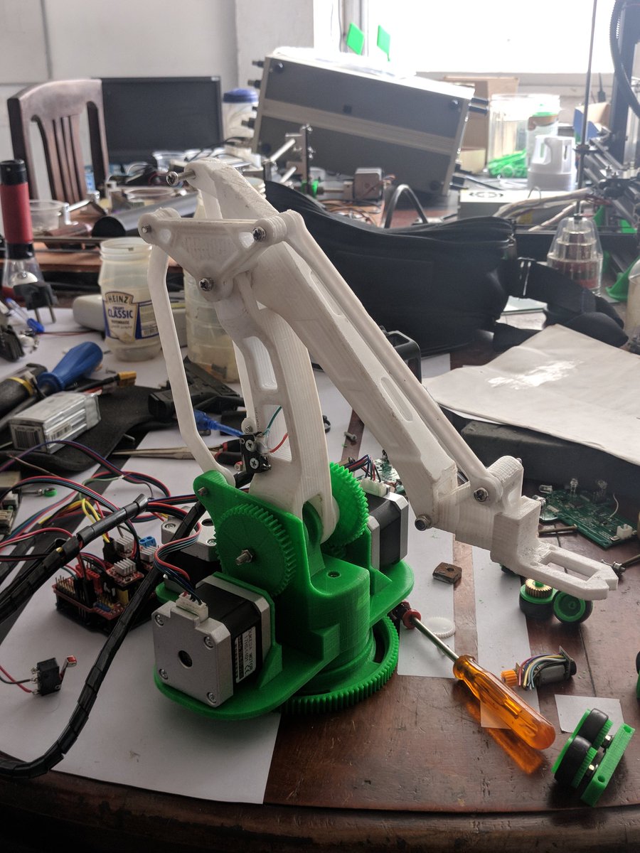 samira_peiris's tweet photo. It's all fun and games until you lose a teeny tiny screw and spend 10-15 minutes rummaging through all the clutter on your desk. https://t.co/xLOxMLFj0m