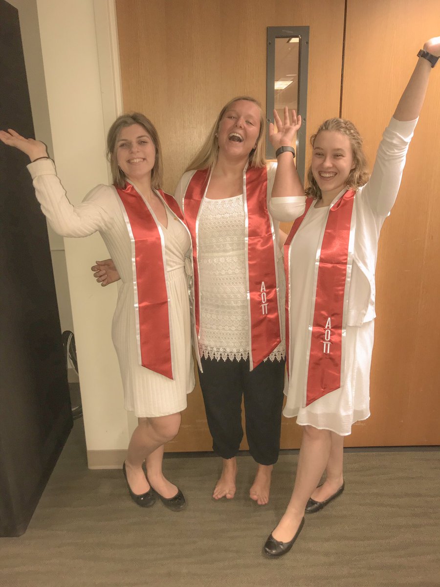 AOII_UWM's tweet photo. Congratulations Seniors! We love you ❤️ https://t.co/xwnSSRh4Ea